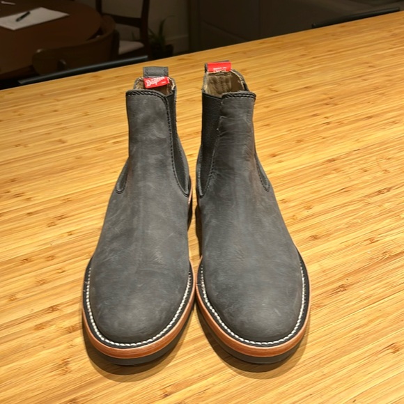 Brand new Dayton wholecut chelsea boot size 5.5 E fits men 6.5 or women 9.5. - Picture 2 of 4